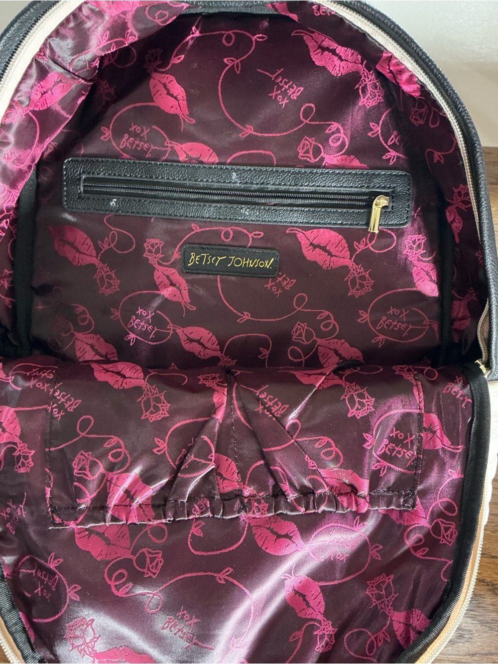 Betsey Johnson Cream Quilted Backpack with Pink Bow and Black Trim - Picture 2 of 4